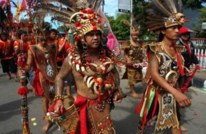 Pakaian Adat Dayak Laki Perempuan Nama Penjelasan