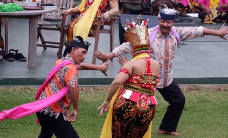 Lengkap Tari Gandrung Sejarah Fungsi Properti Jenis Video