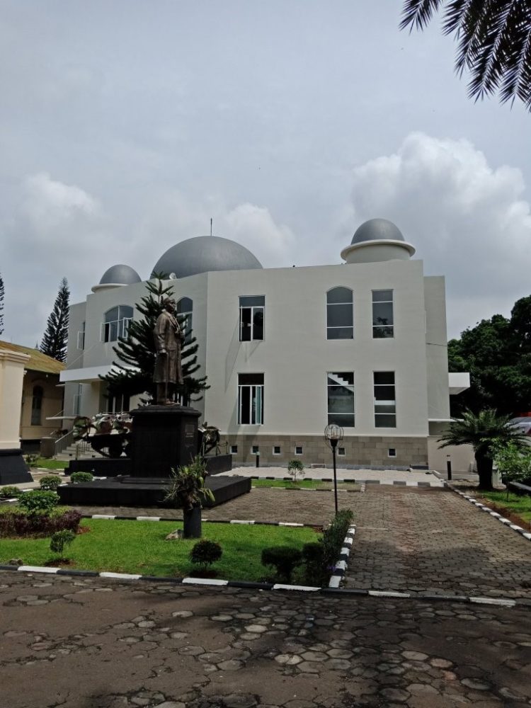 gambar masjid lawang sewu