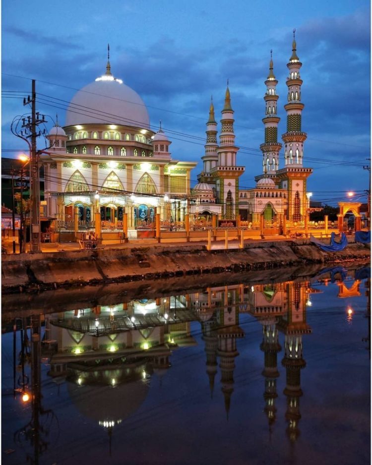 gambar masjid malam hari