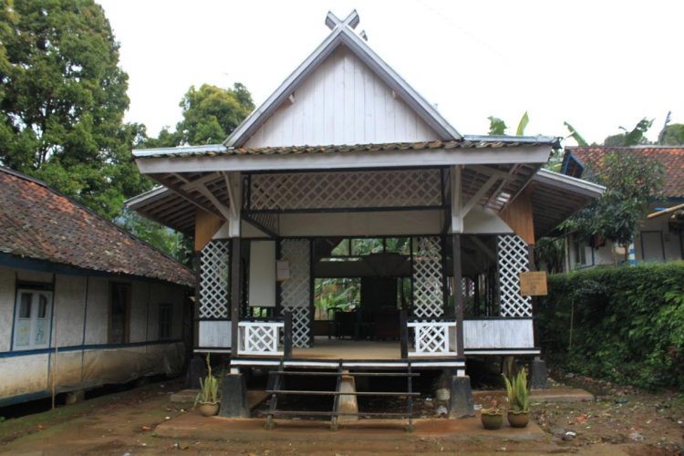 rumah adat yang ada di indonesia
