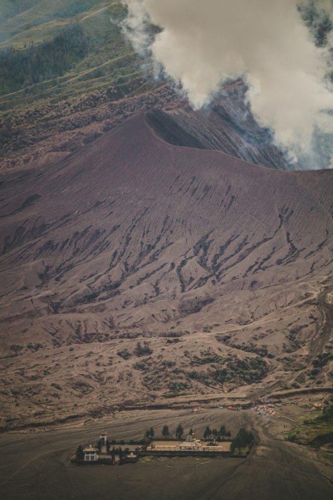 Mengenal Asal Usul Gunung Bromo, Sang Raja Api di Tengah Laut Pasir