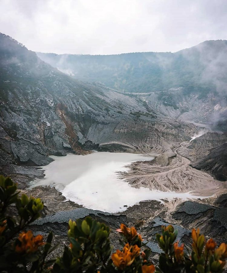 tangkuban perahu gunung mati