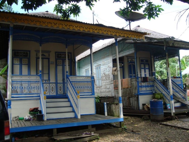 3 rumah adat papua