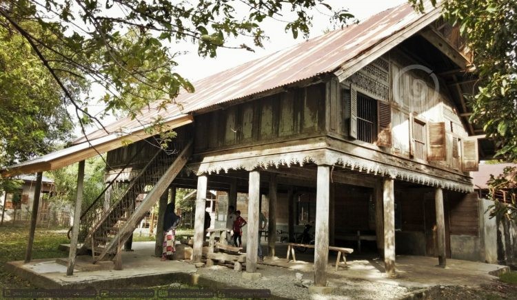 rumah adat sumatera utara