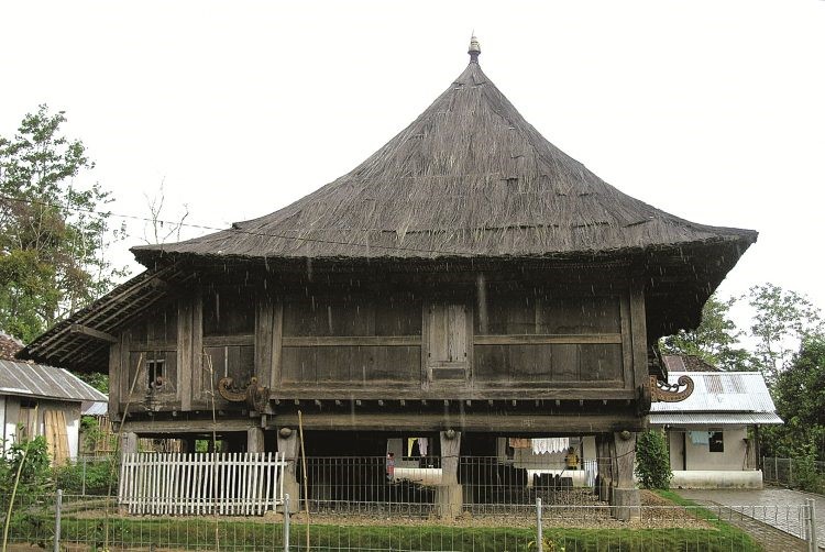 rumah adat papua