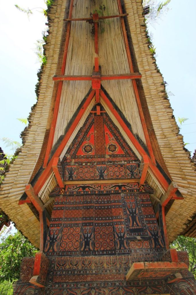 Rumah Adat Toraja: Nama, Keunikan, Gambar & Penjelasan