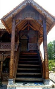 7+ Rumah Adat Riau dan Kepulauan Riau (NAMA & PENJELASAN)