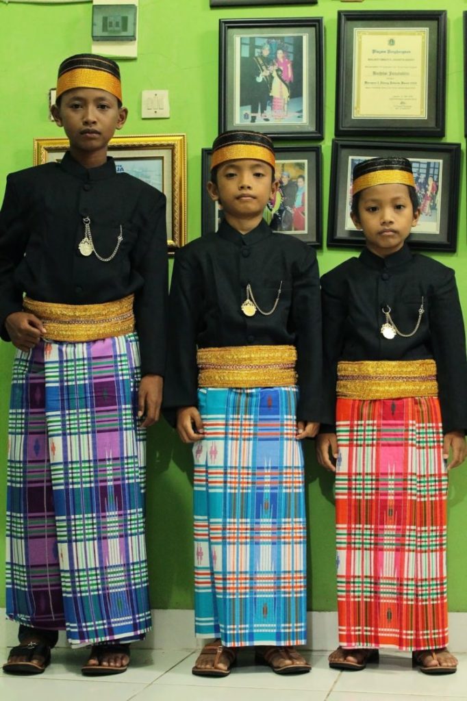 9 Pakaian Adat Sulawesi Selatan Nama Keterangan Gambar